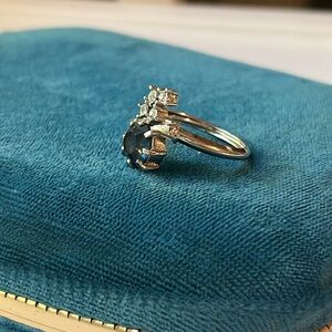 Vintage silver tone signed Avon ring blue stone size 8